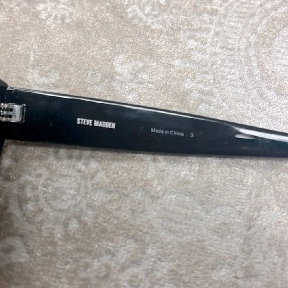Brand New Steve Madden Oversized Cat Eye Black Sunglasses w/ Rhinestone Accents